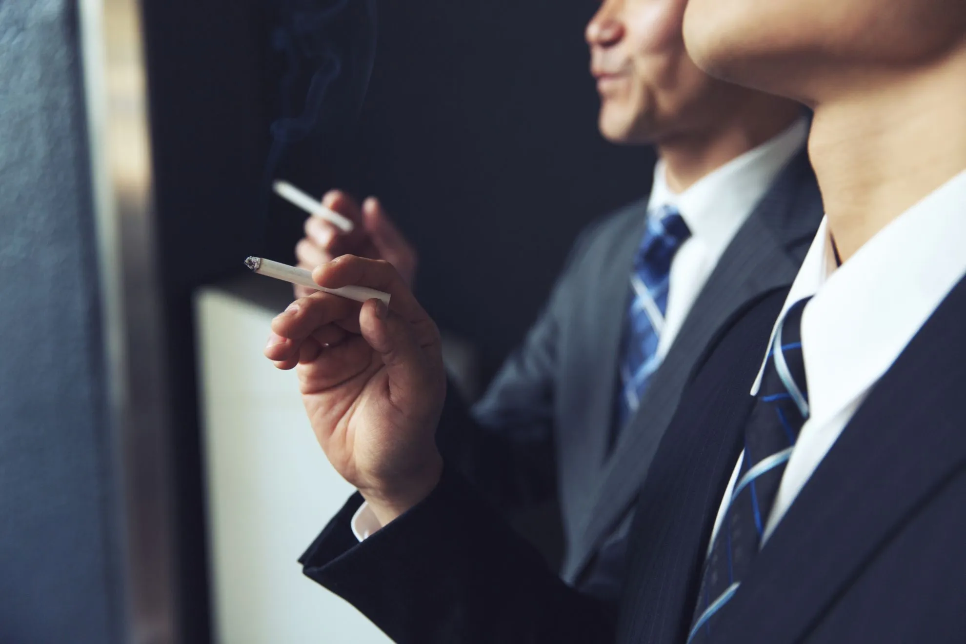 【アンケート調査】職場における禁煙・分煙対策はどうする？喫煙者と非喫煙者、両者が快適に働くためのアイデアを紹介