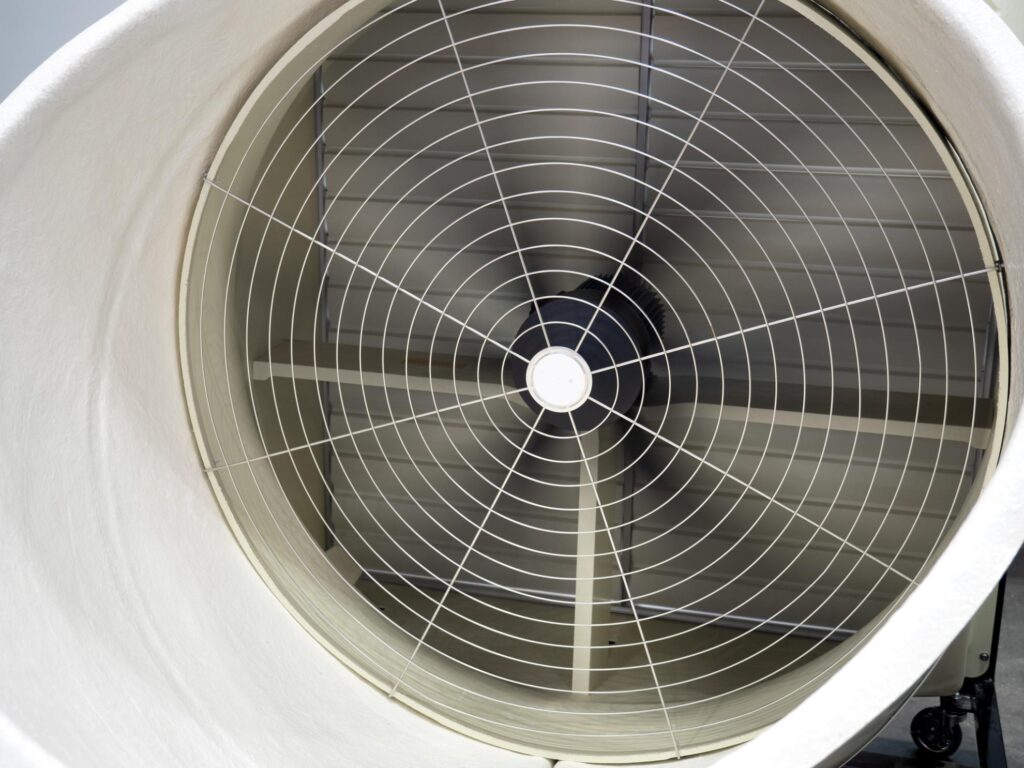 有圧換気扇とは？業務用換気扇との違いや選び方について解説 | 分煙機 